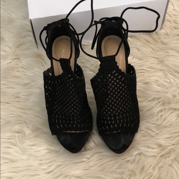 Also 7.5 wrap around black heels - Picture 3 of 3